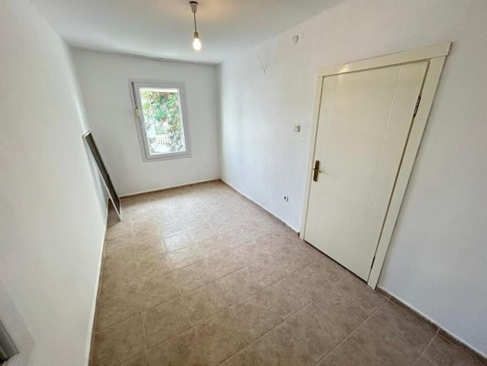 Image No.24-4 Bed Semi-Detached for sale