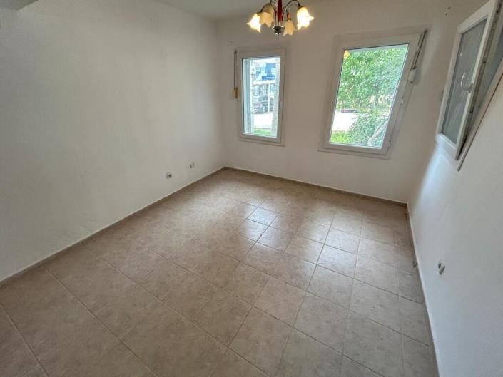 Image No.19-4 Bed Semi-Detached for sale