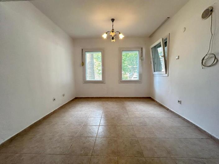 Image No.16-4 Bed Semi-Detached for sale