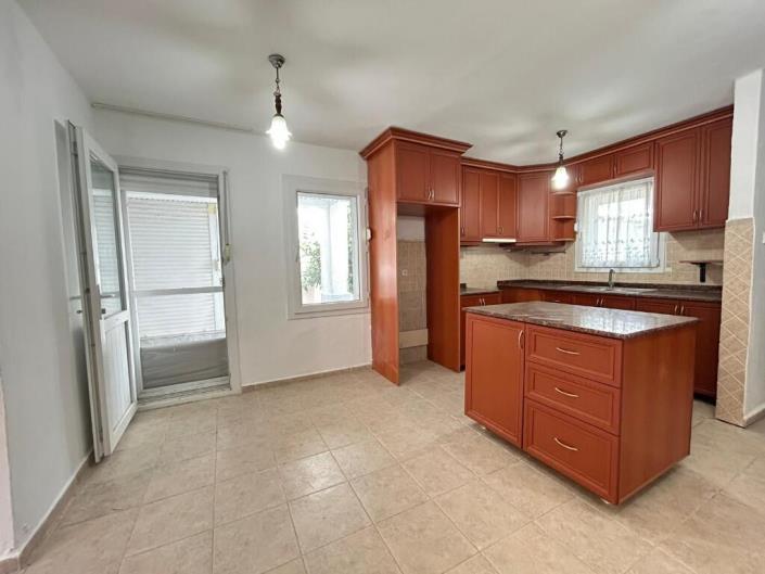 Image No.12-4 Bed Semi-Detached for sale