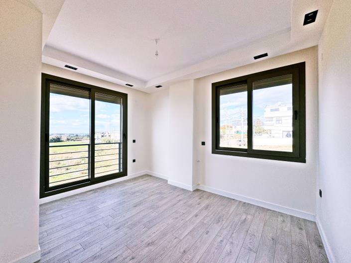 Image No.16-3 Bed Semi-Detached for sale