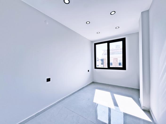 Image No.23-2 Bed Apartment for sale