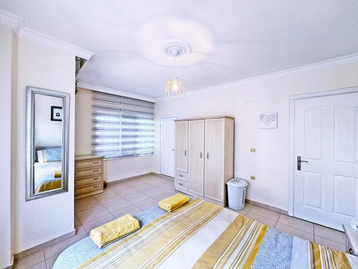 Image No.28-4 Bed Duplex for sale