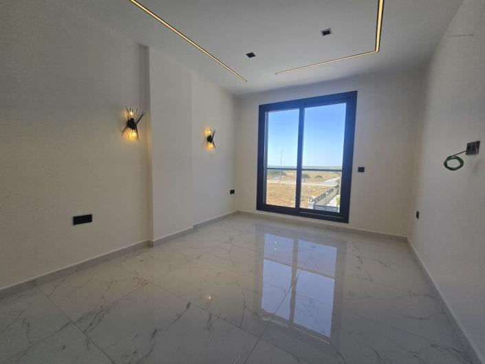 Image No.17-3 Bed Semi-Detached for sale