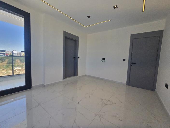 Image No.14-3 Bed Semi-Detached for sale