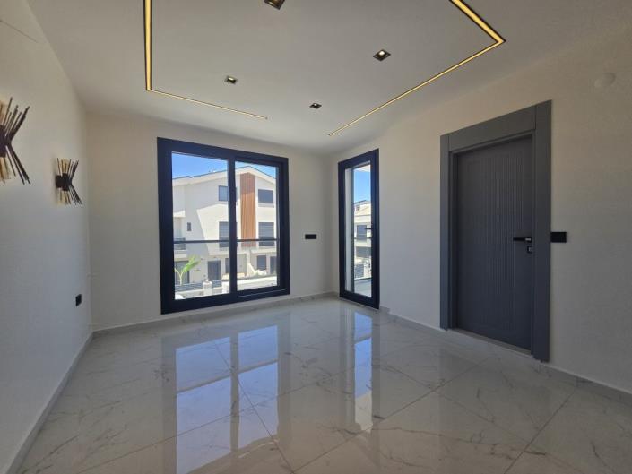 Image No.11-3 Bed Semi-Detached for sale