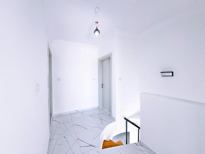 Image No.16-4 Bed Duplex for sale