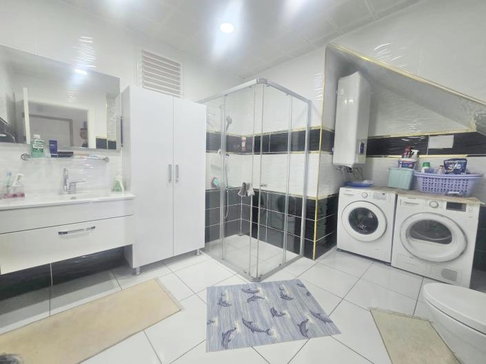 Image No.20-4 Bed Duplex for sale