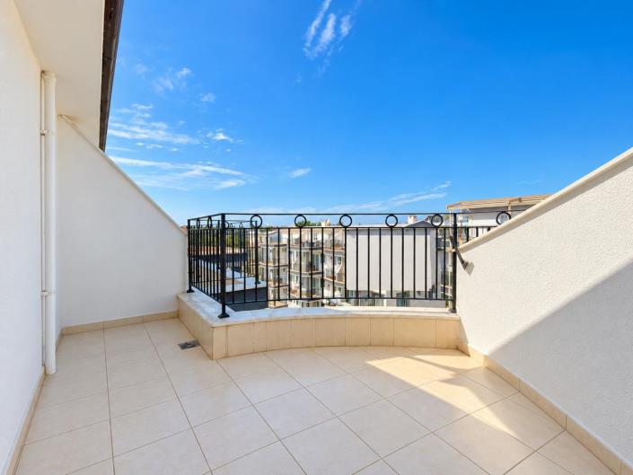 Image No.11-3 Bed Duplex for sale