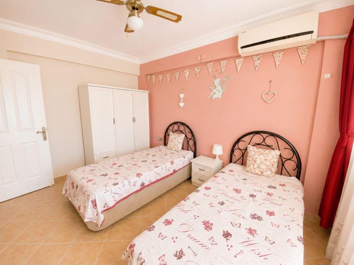 Image No.23-4 Bed Semi-Detached for sale