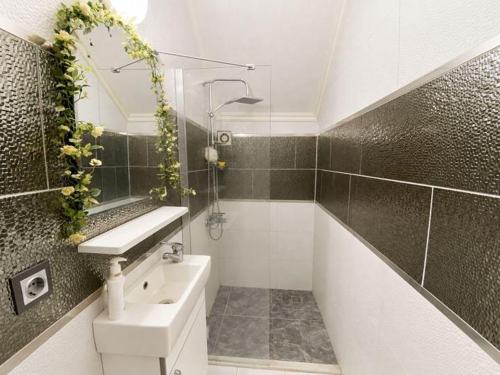 Image No.24-4 Bed Semi-Detached for sale