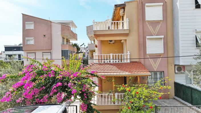 Image No.4-4 Bed Semi-Detached for sale