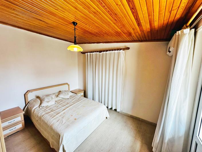 Image No.12-4 Bed Semi-Detached for sale