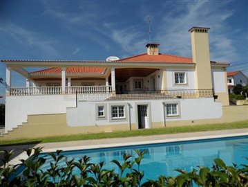 Villa de 4 chambres à vendre à Tomar