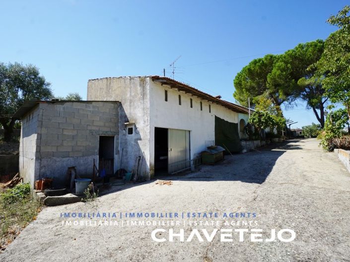 Image No.47-2 Bed Farmhouse for sale