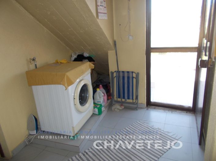 Image No.13-2 Bed House for sale