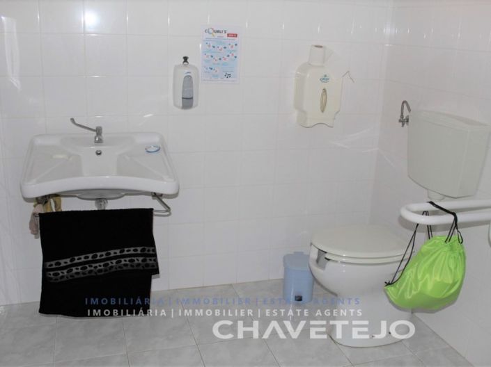 Image No.10-3 Bed Commercial for sale