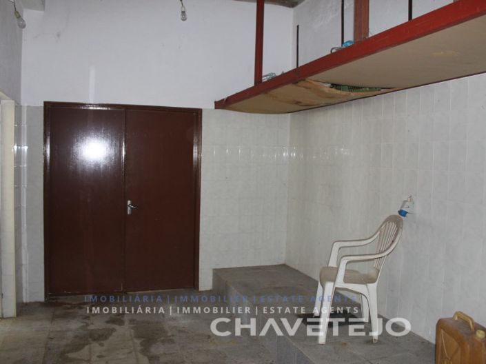 Image No.25-3 Bed Commercial for sale