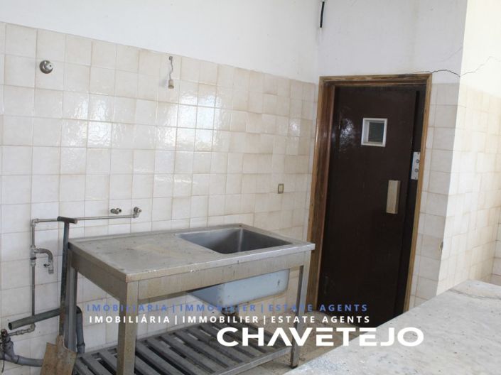 Image No.30-3 Bed Commercial for sale