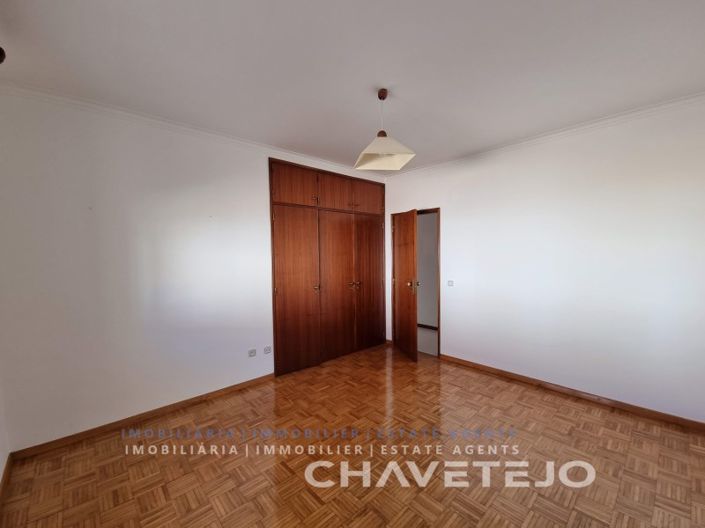 Image No.11-3 Bed House for sale