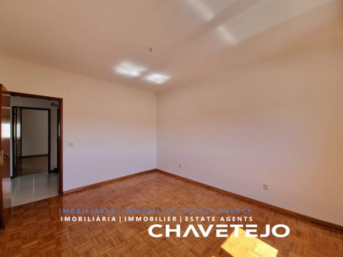 Image No.15-3 Bed House for sale