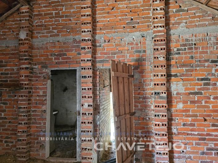 Image No.12-2 Bed House for sale