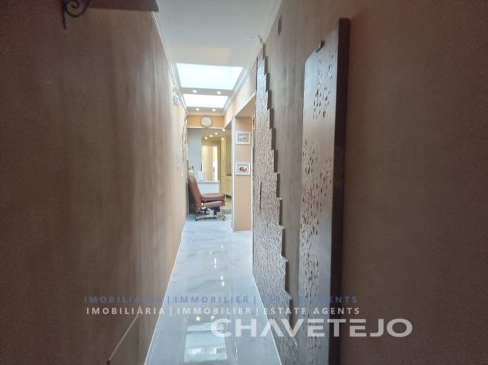 Image No.21-3 Bed House for sale