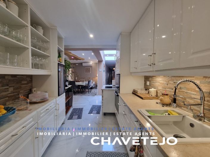 Image No.25-3 Bed House for sale