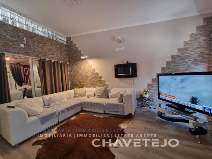 Image No.9-3 Bed House for sale