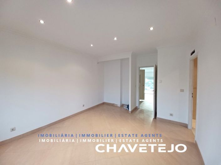 Image No.12-3 Bed House for sale