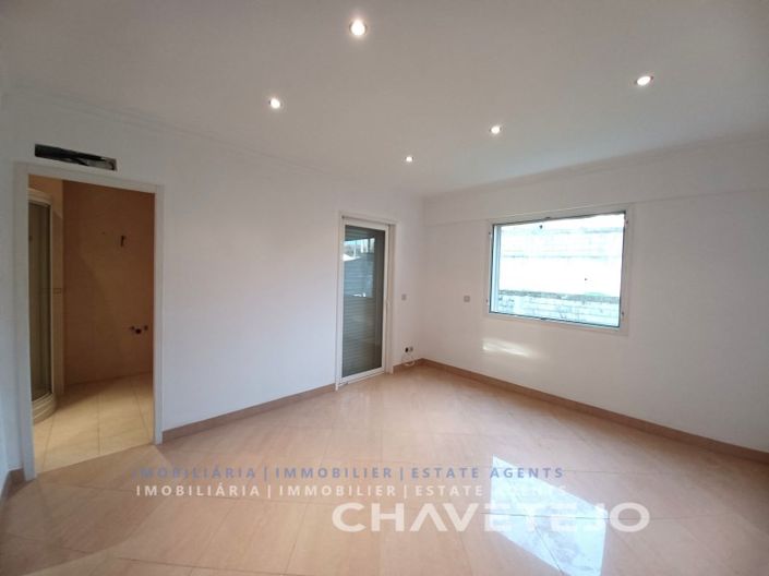 Image No.14-3 Bed House for sale