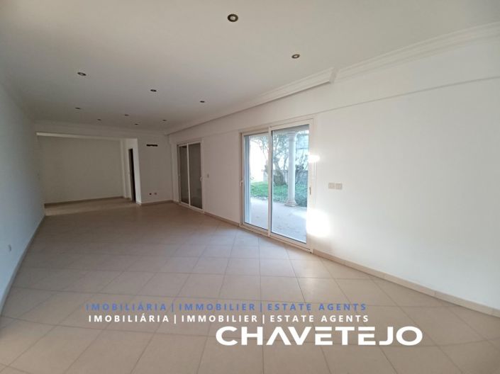 Image No.15-3 Bed House for sale