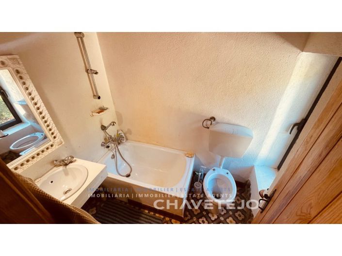 Image No.15-2 Bed Farmhouse for sale