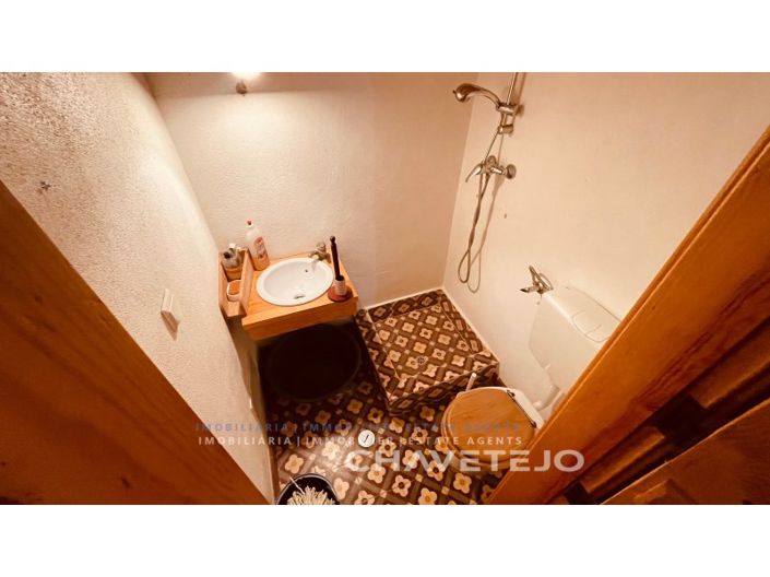 Image No.16-2 Bed Farmhouse for sale