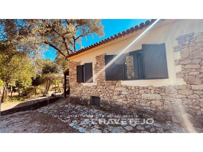 Image No.18-2 Bed Farmhouse for sale