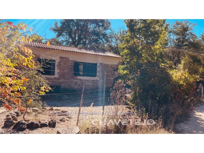 Image No.19-2 Bed Farmhouse for sale