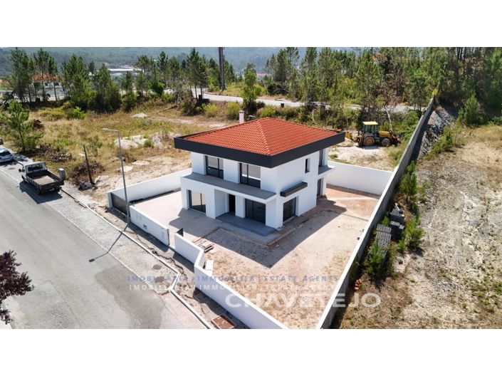Image No.12-4 Bed House for sale
