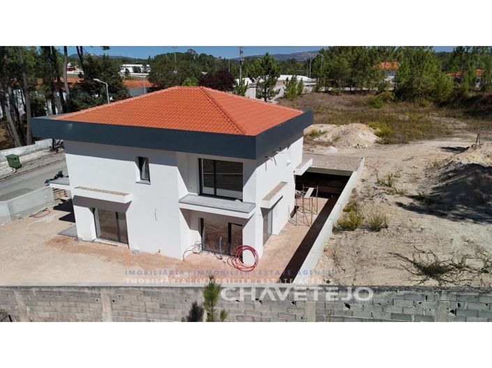 Image No.16-4 Bed House for sale