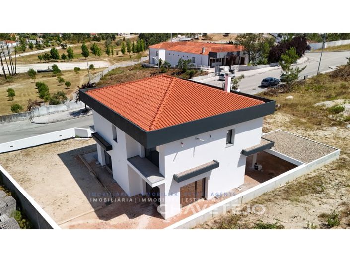 Image No.17-4 Bed House for sale