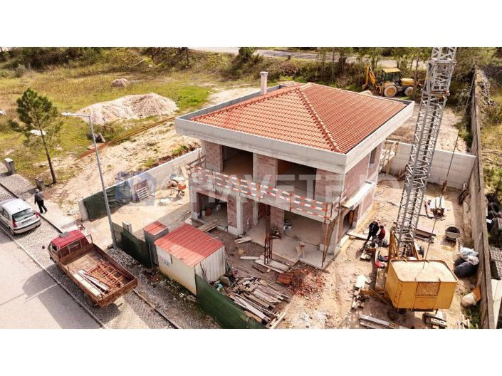 Image No.1-4 Bed House for sale