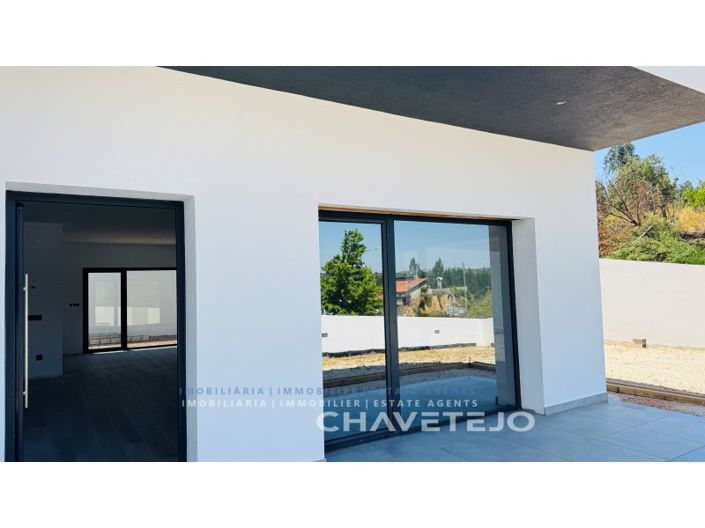 Image No.20-4 Bed House for sale