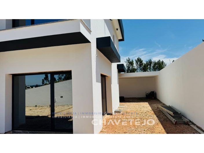 Image No.23-4 Bed House for sale