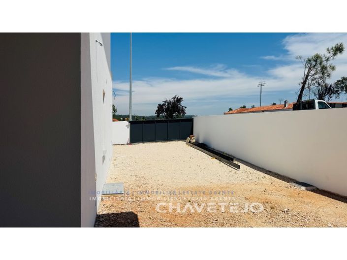 Image No.24-4 Bed House for sale