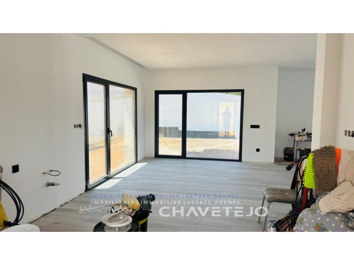 Image No.25-4 Bed House for sale