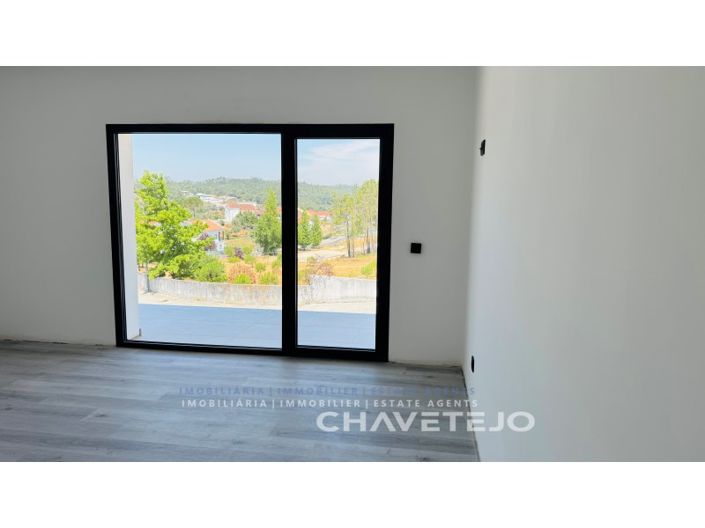 Image No.27-4 Bed House for sale