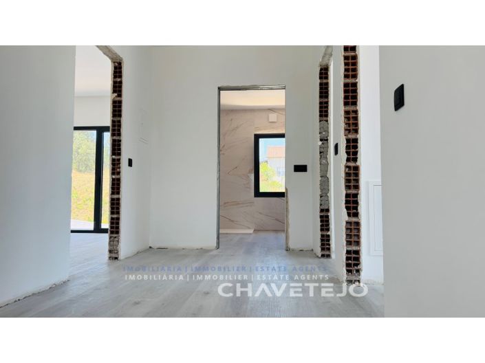 Image No.28-4 Bed House for sale