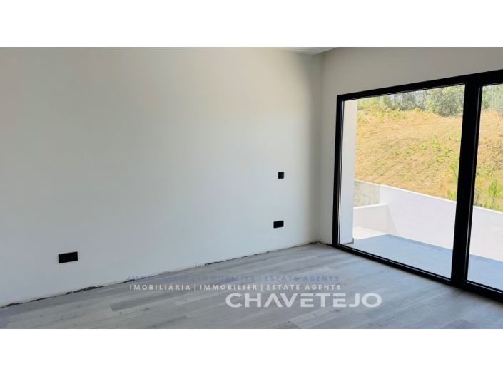 Image No.30-4 Bed House for sale