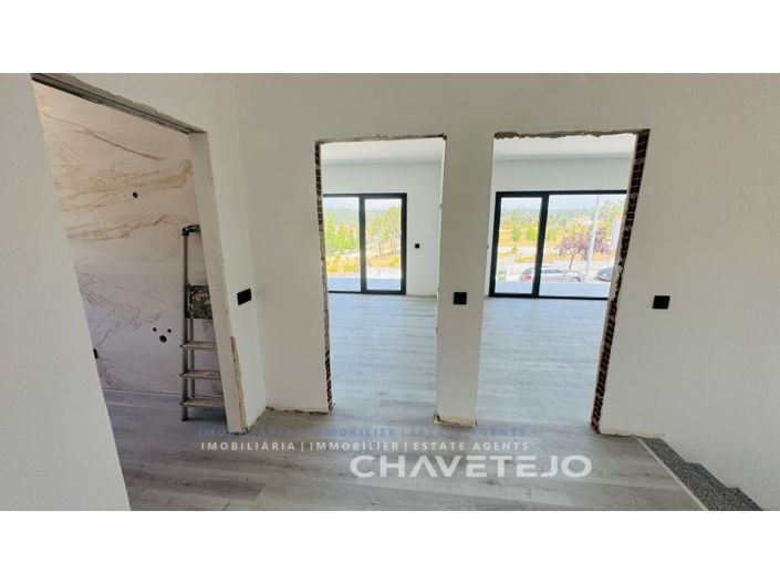 Image No.31-4 Bed House for sale