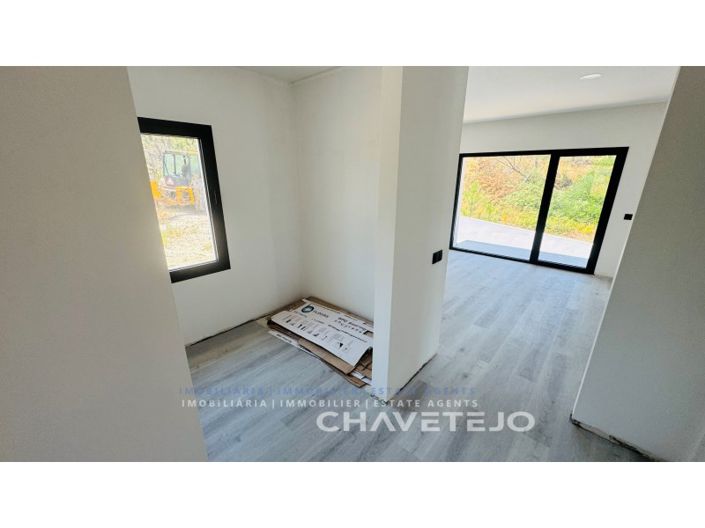 Image No.34-4 Bed House for sale