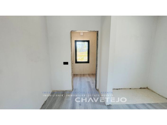 Image No.35-4 Bed House for sale